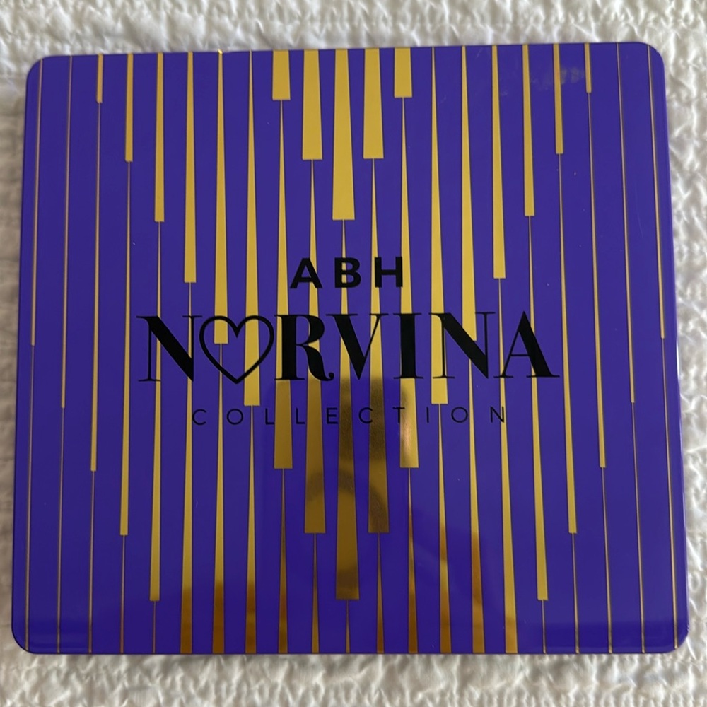 Anastasia Beverly Hills  Collection 
Pro Pigment Palette Volume 1